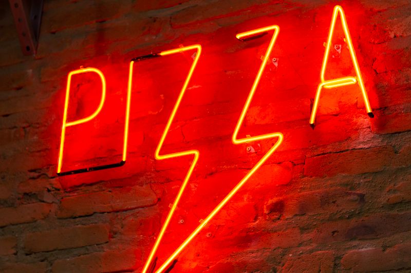 dewey's pizza weekend special featured deal